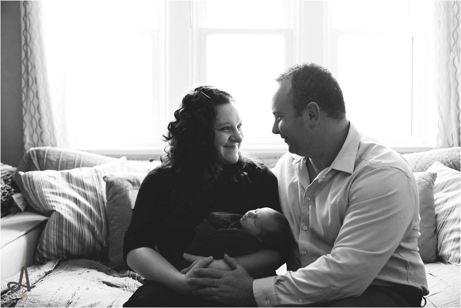 newborn lifestyle session st louis missouri in home family photography angie menos_0003