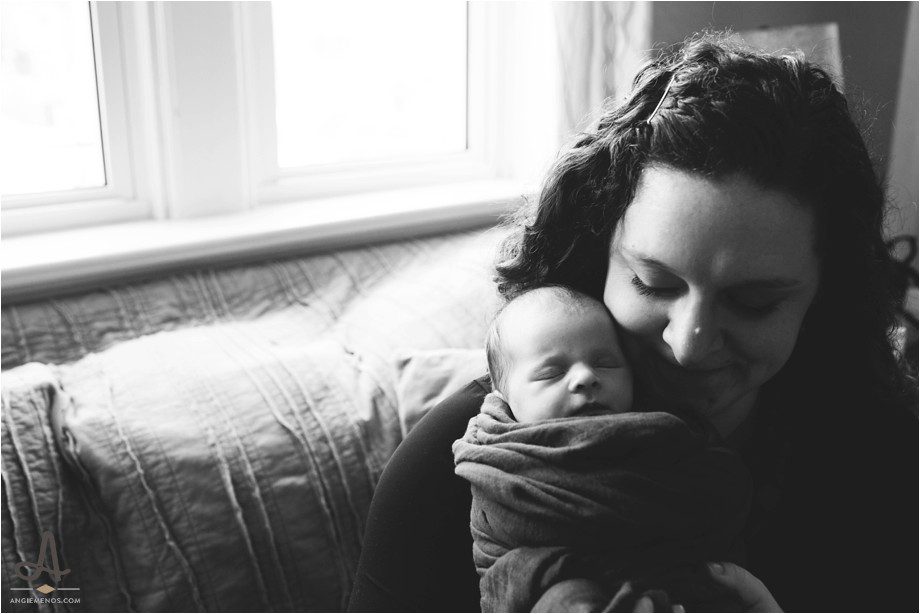 newborn lifestyle session st louis missouri in home family photography angie menos_0007