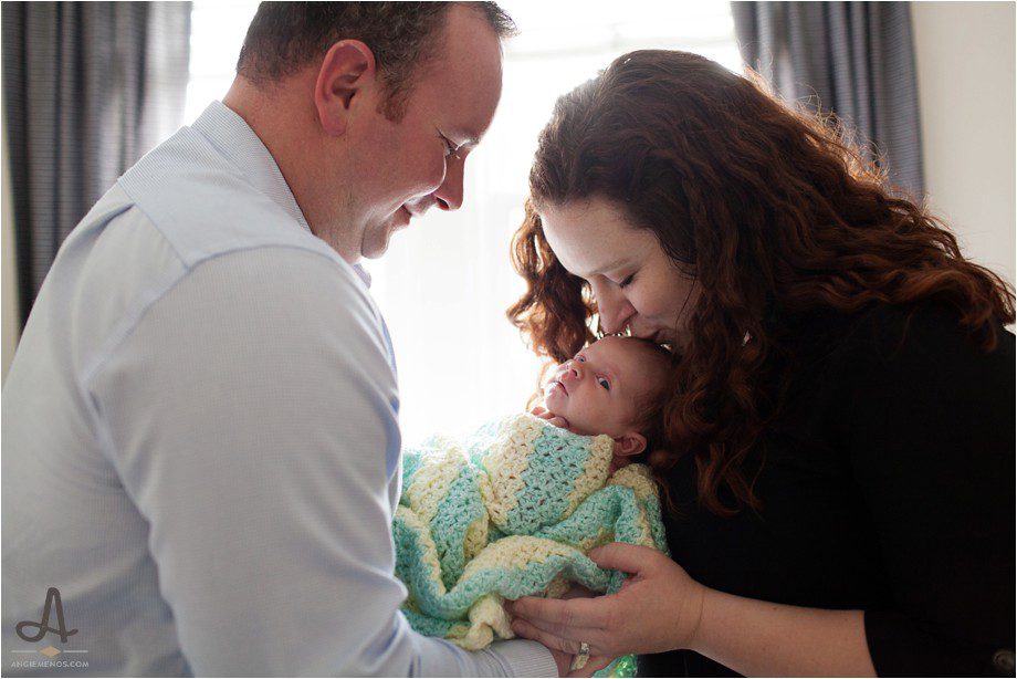 newborn lifestyle session st louis missouri in home family photography angie menos_0022