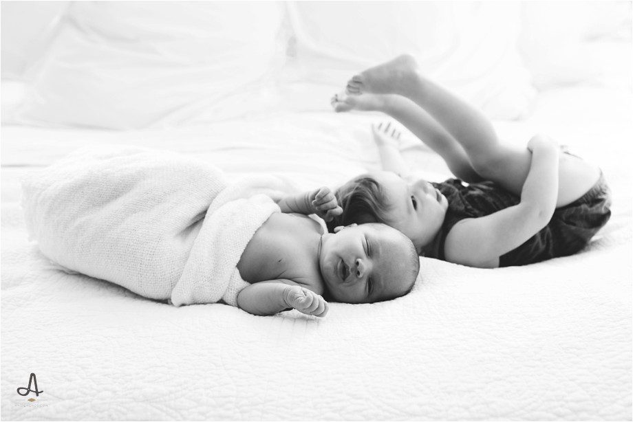 Kirkwood-newborn-photographer-in-home-lifestyle-missouri-photography-portrait-baby-photographer-angie-menos_0008