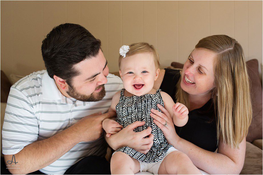 Chesterfield-Missouri-Family-Photographer-1-year-photo-session-in-home-lifestyle-photography-portrait-angie-menos_0002