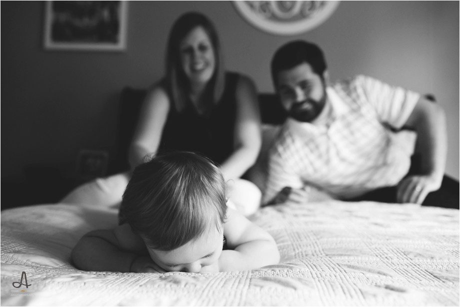 Chesterfield-Missouri-Family-Photographer-1-year-photo-session-in-home-lifestyle-photography-portrait-angie-menos_0007